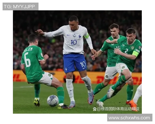 美国最美足球女星的魅力与成就揭示了女性运动员的风采与力量 美国最美足球女星的魅力与成就揭示了女性运动员的风采与力量