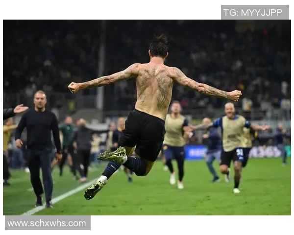 退役10号足球明星的传奇人生与球场背后的故事揭秘 退役10号足球明星的传奇人生与球场背后的故事揭秘